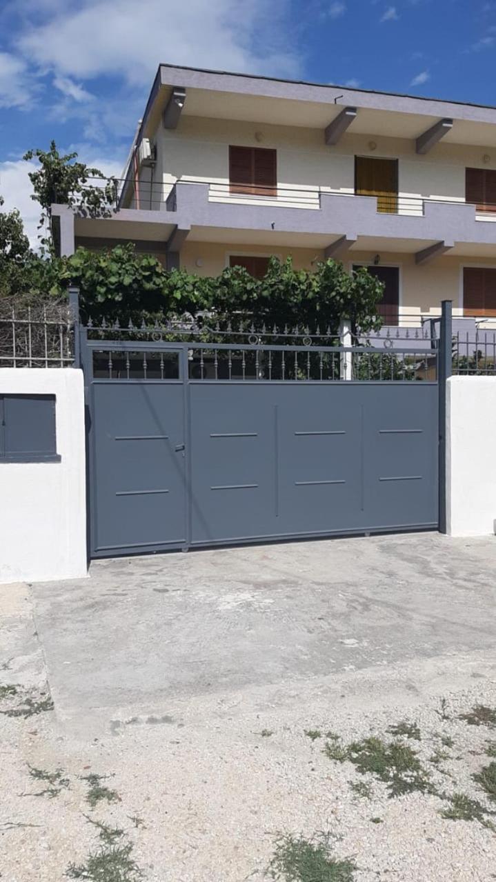 Guest House Emi Berat Exterior foto
